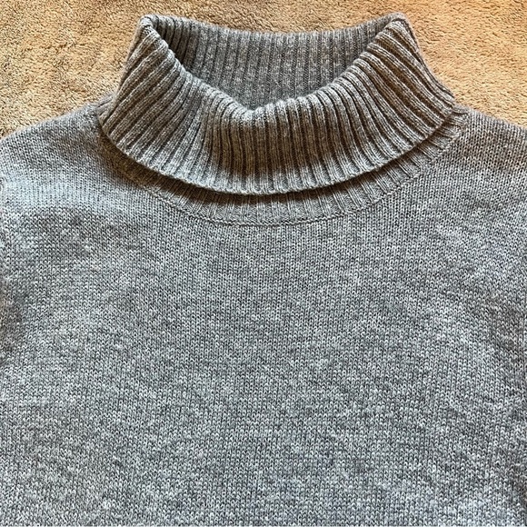 Brandy Melville Gray Wool Blend Turtleneck Long Sleeve Sweater Women's Size S - Picture 6 of 13